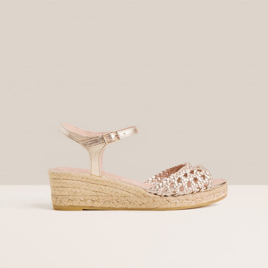 Vitta low-wedge braided leather espadrilles with open toe and side buckle – handcrafted in Spain by Gaimo.