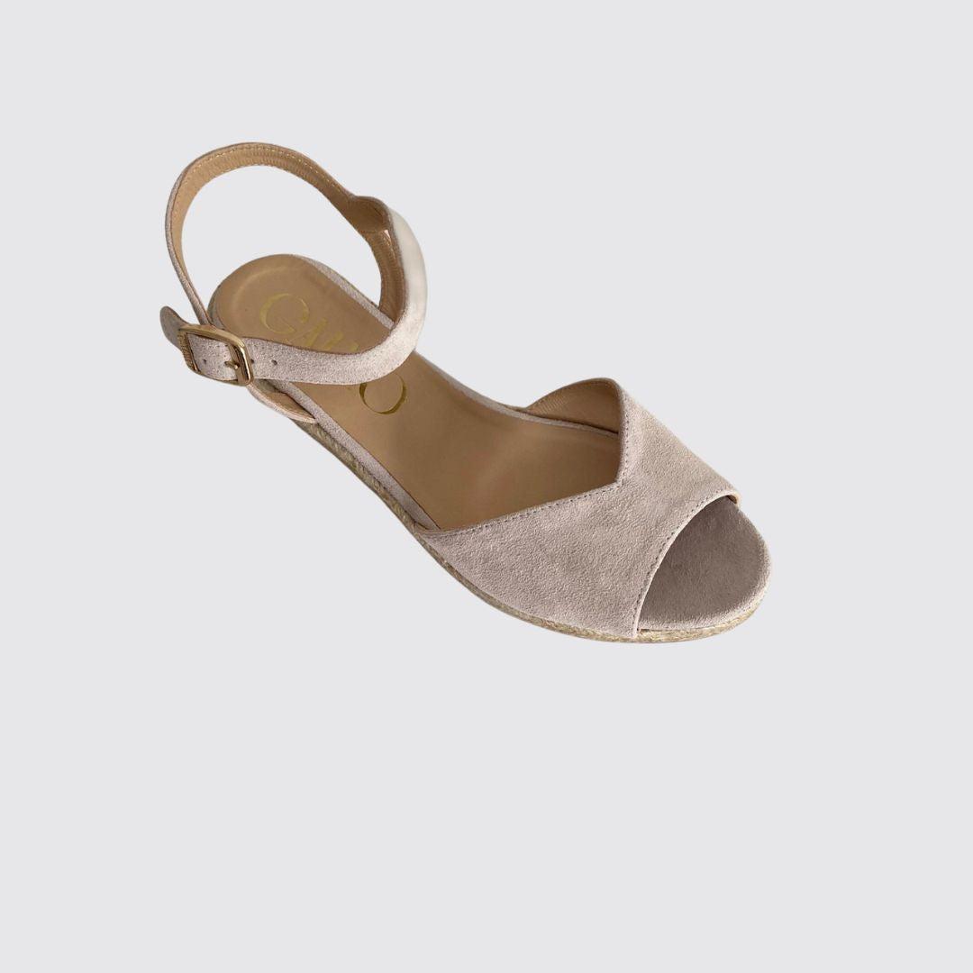 Lussy Pearl Grey low-wedge suede espadrilles with ankle strap, handcrafted in Spain by Gaimo