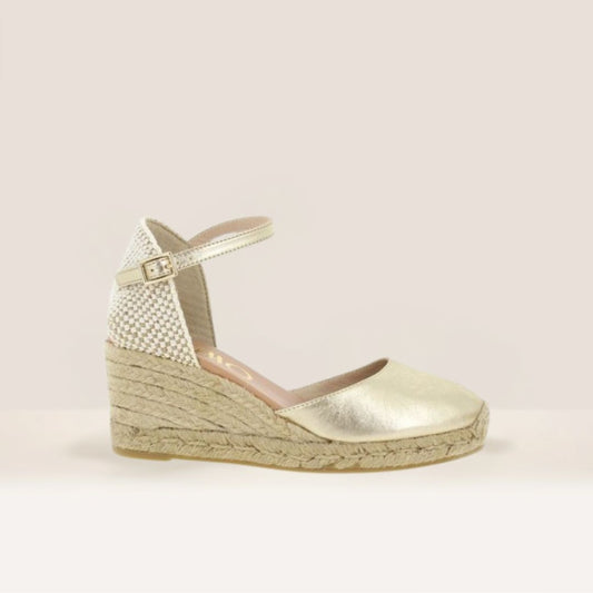 Global5 Gold mid-wedge leather espadrilles with closed toe and ankle strap – handcrafted in Spain by Gaimo